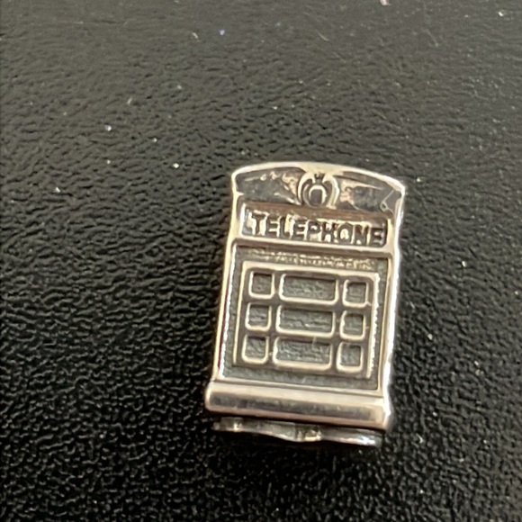 Pandora London Calling Phone booth with red enamel travel charm - Picture 2 of 8